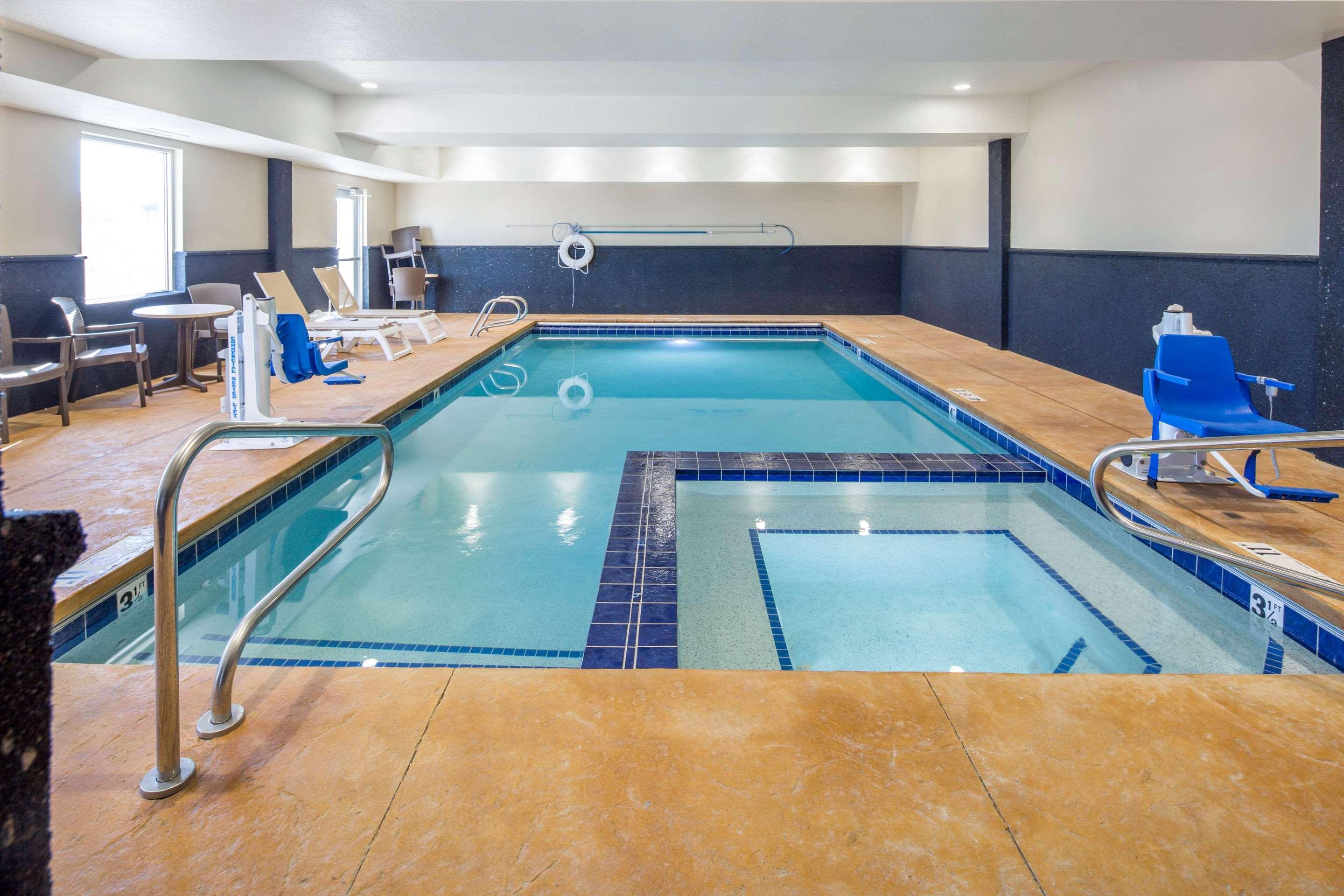 Comfort Inn & Suites Edgewood Kültér fotó